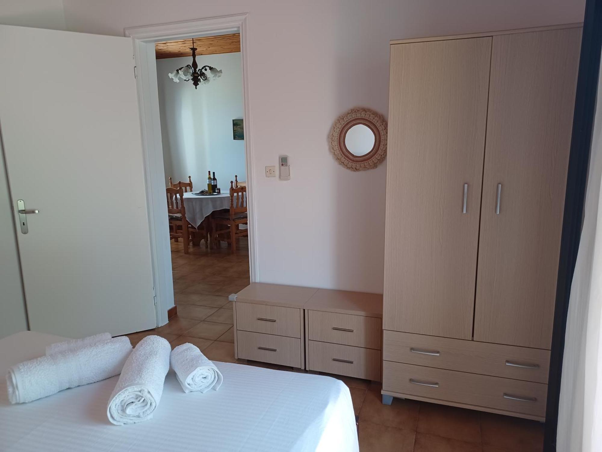 Nerissa Bungalow 2, Two Bedroom House With Sea View 스파르티아 외부 사진
