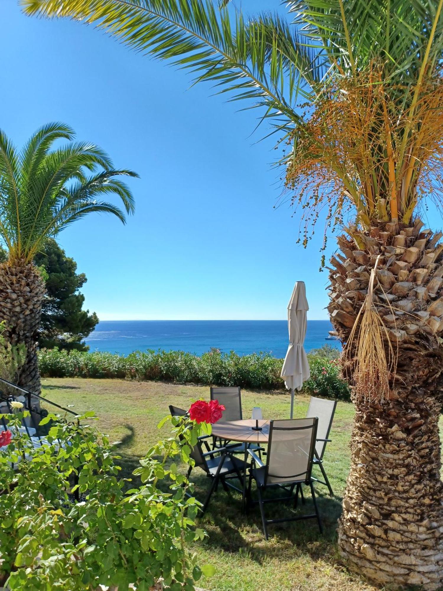 Nerissa Bungalow 2, Two Bedroom House With Sea View 스파르티아 외부 사진
