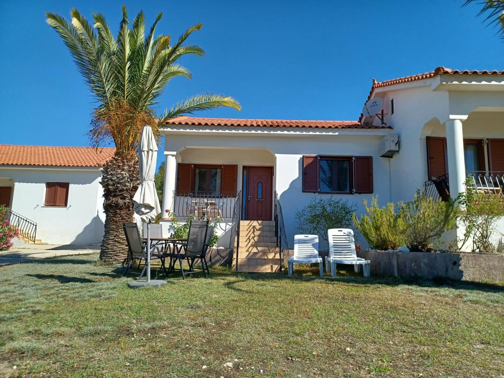 Nerissa Bungalow 2, Two Bedroom House With Sea View 스파르티아 외부 사진