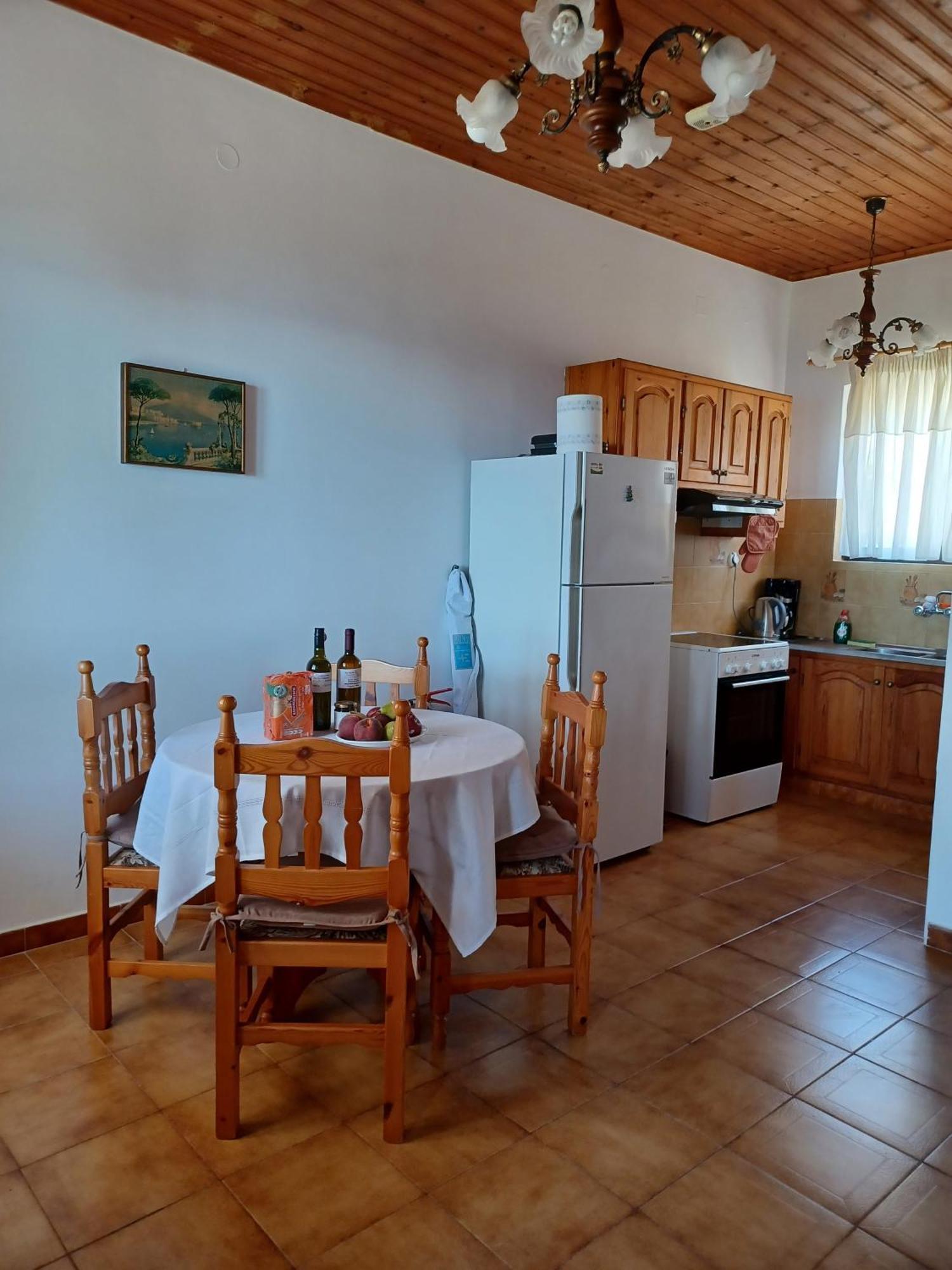 Nerissa Bungalow 2, Two Bedroom House With Sea View 스파르티아 외부 사진