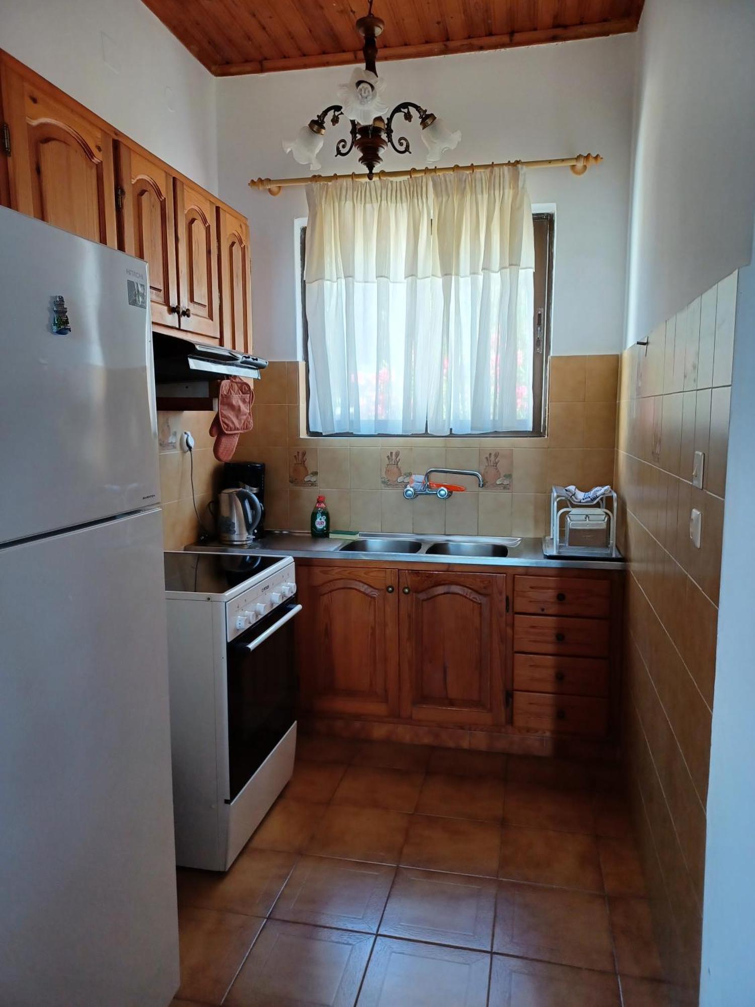 Nerissa Bungalow 2, Two Bedroom House With Sea View 스파르티아 외부 사진